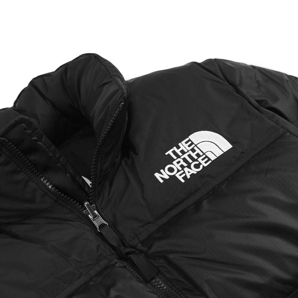 W 96 Retro Nuptse JKT (TNF Black/R) – Corporate