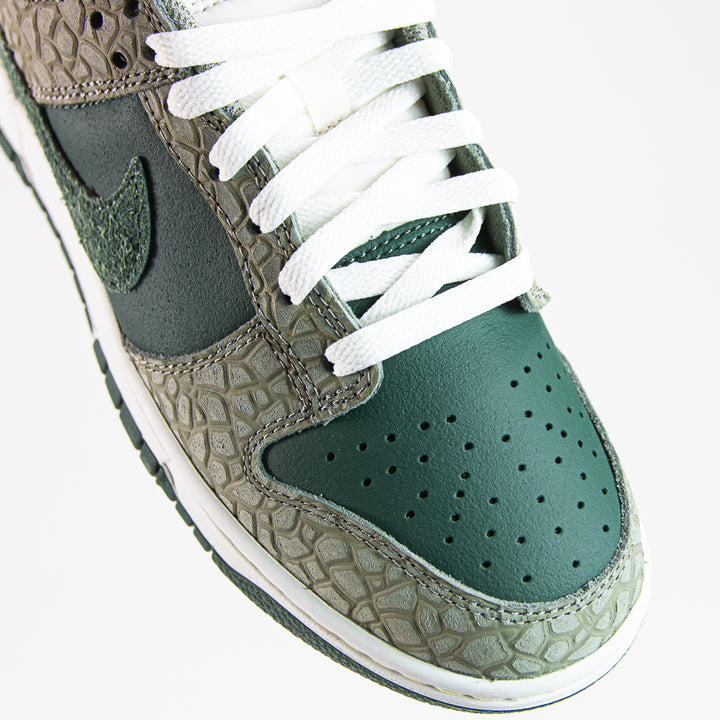 Dunk Low Retro PRM (Dark Stucco/Vintage Green)