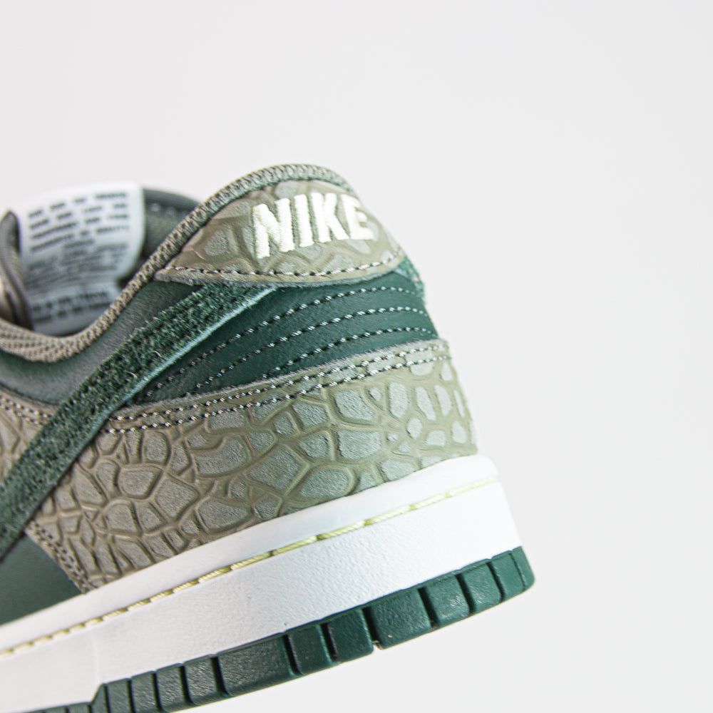 Dunk Low Retro PRM (Dark Stucco/Vintage Green)