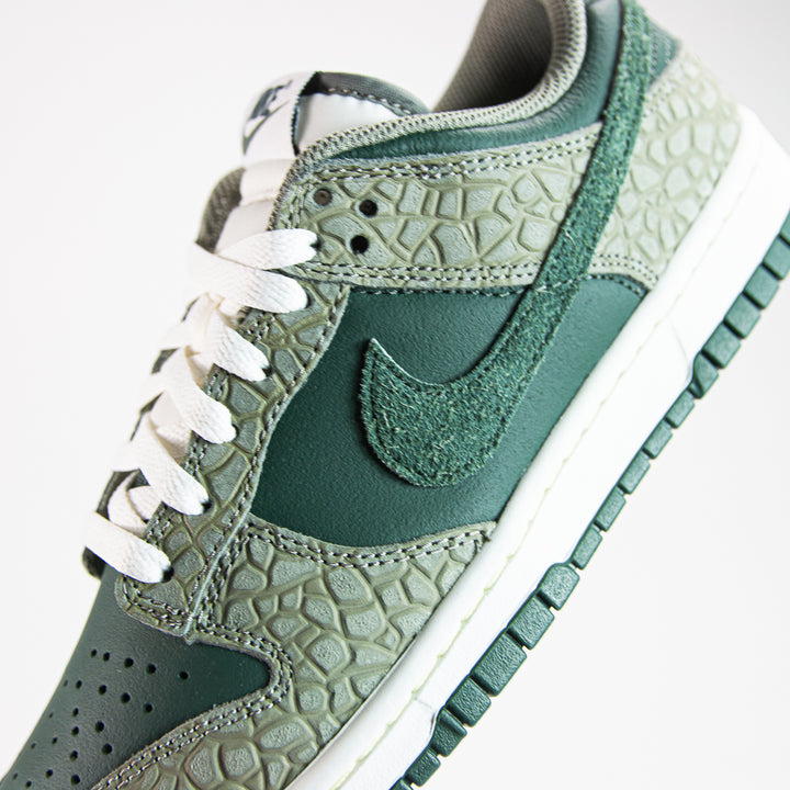 Dunk Low Retro PRM (Dark Stucco/Vintage Green)