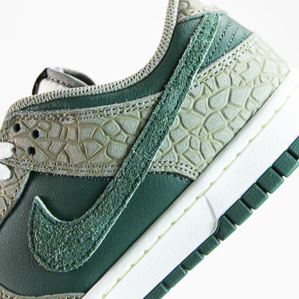 Dunk Low Retro PRM (Dark Stucco/Vintage Green)