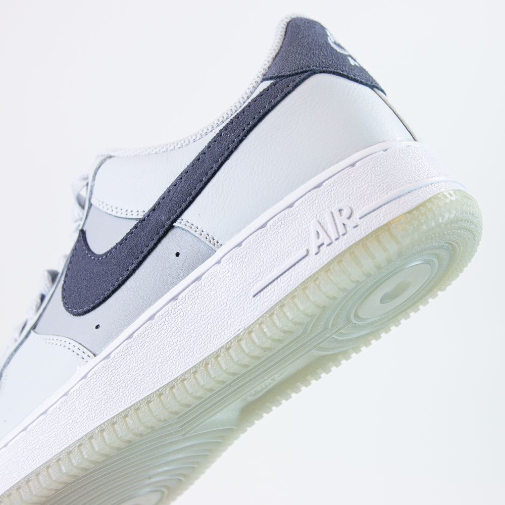 Air Force 1 ‘07 LV8 (Pure Platinum/Light Carbon)