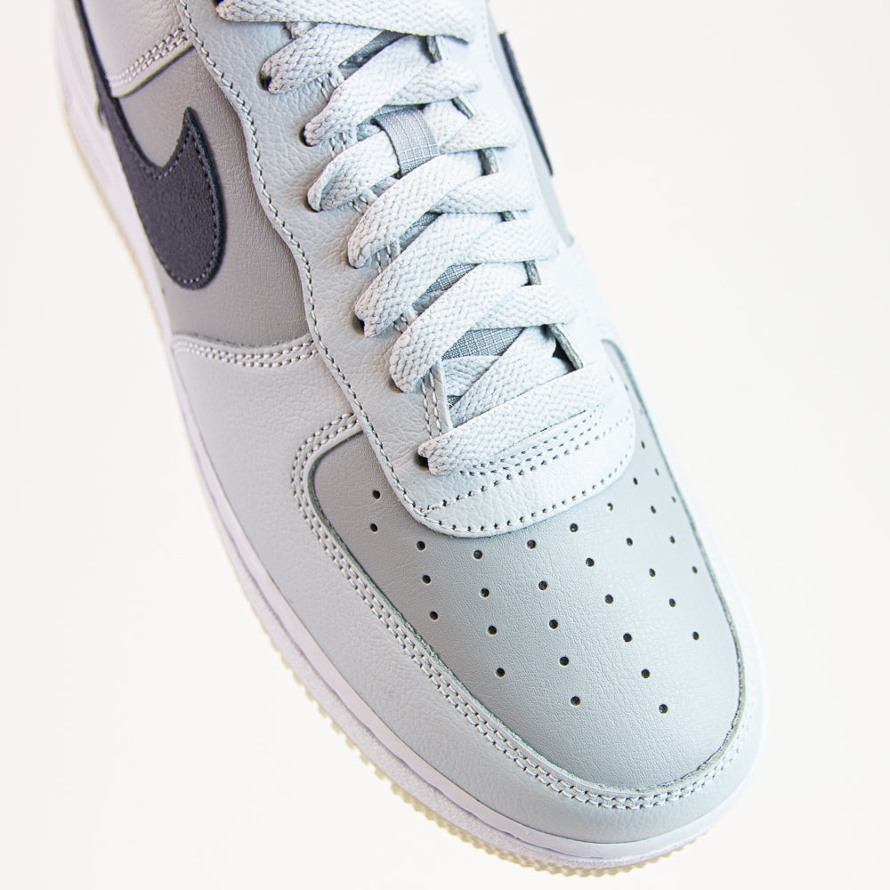 Air Force 1 ‘07 LV8 (Pure Platinum/Light Carbon)