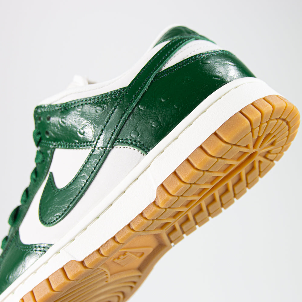 Wmns Dunk Low LX (Phantom/Gorge Green-Sail)