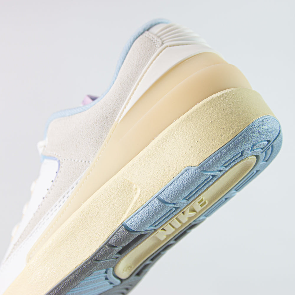 WMNS Air Jordan 2 Retro Low (Summit White/Varsity Red)