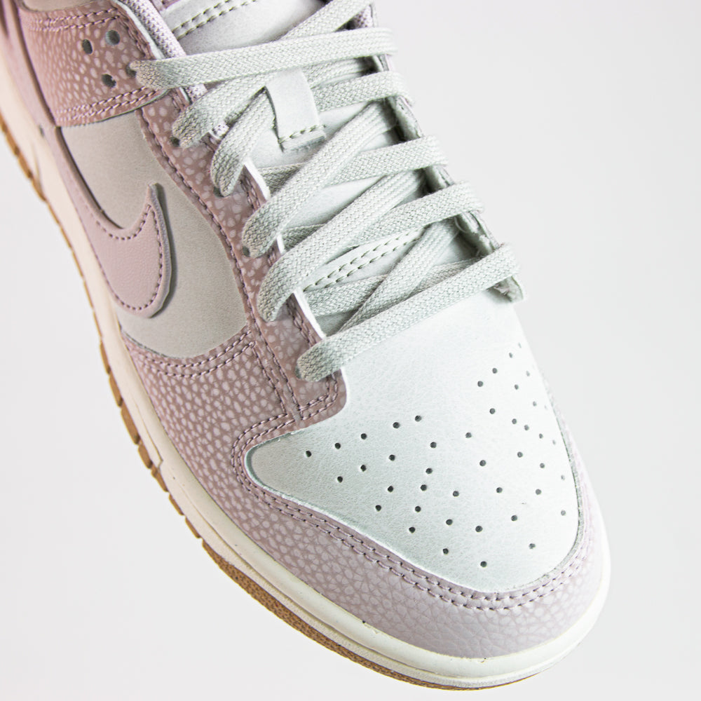 W Dunk Low PRM NN (Light Bone/Platinum Violet)