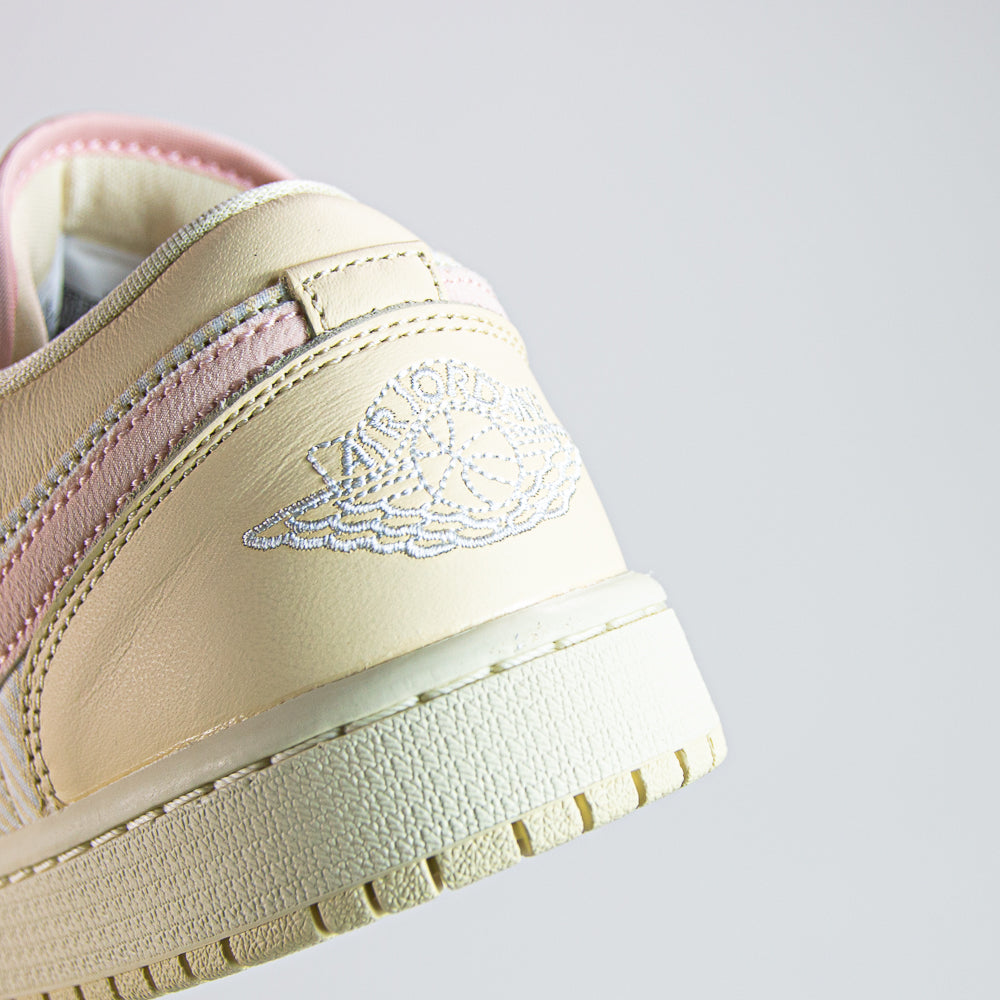 Wmns Air Jordan 1 Low SE (Muslin/Legend Pink-Sail)