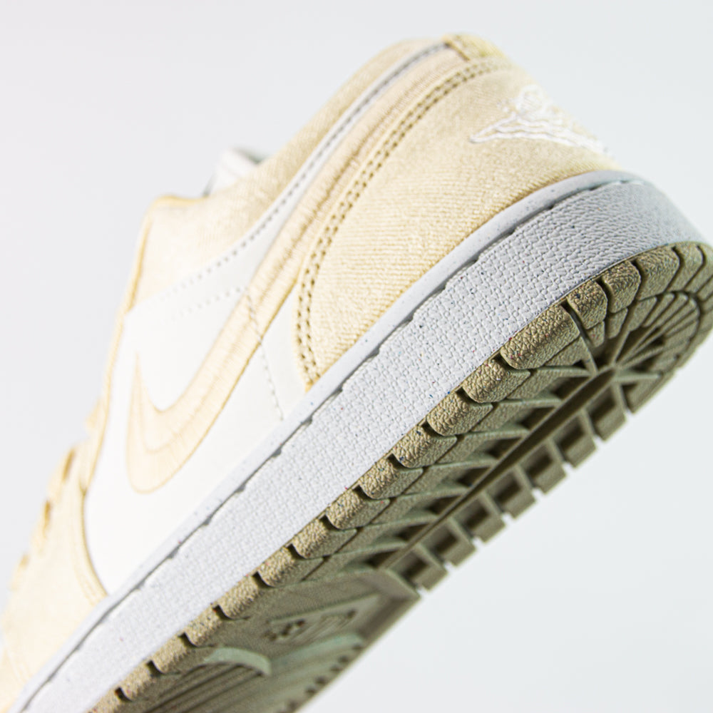 Wmns Air Jordan 1 Low SE (Team Gold/Sail)