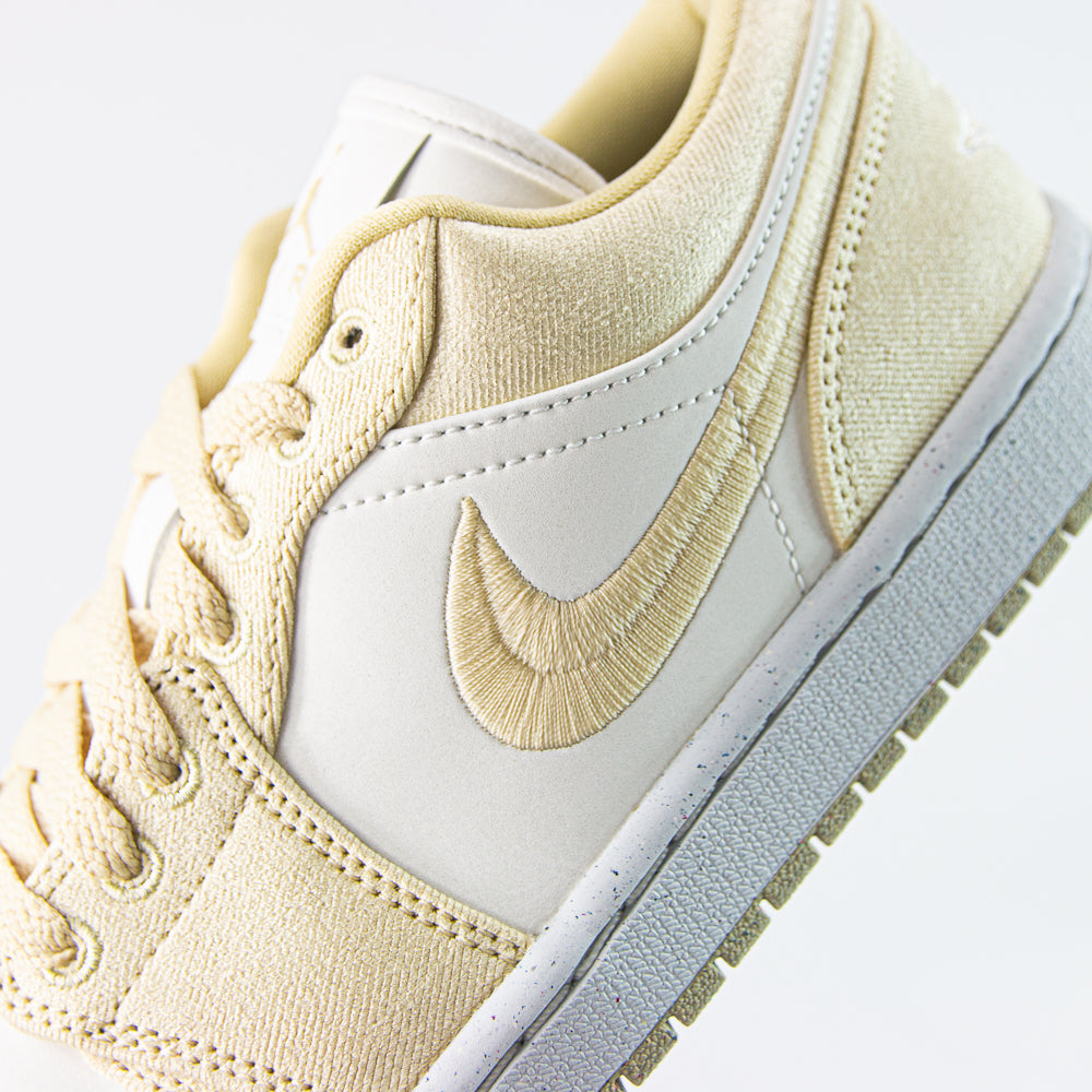 Wmns Air Jordan 1 Low SE (Team Gold/Sail)