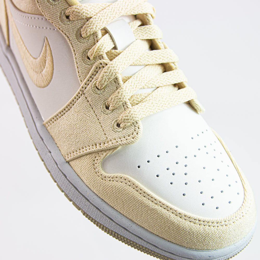 Wmns Air Jordan 1 Low SE (Team Gold/Sail)