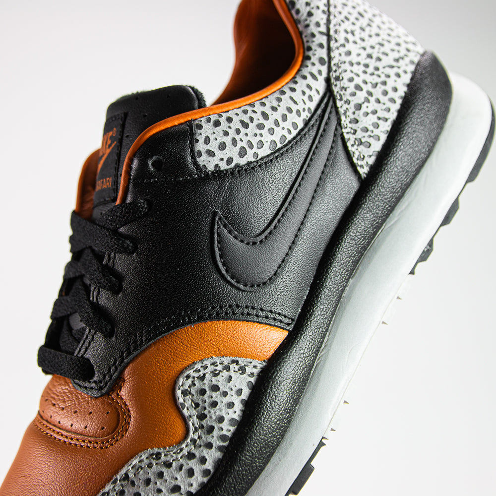 Air Safari (Black/Black-Monarch)