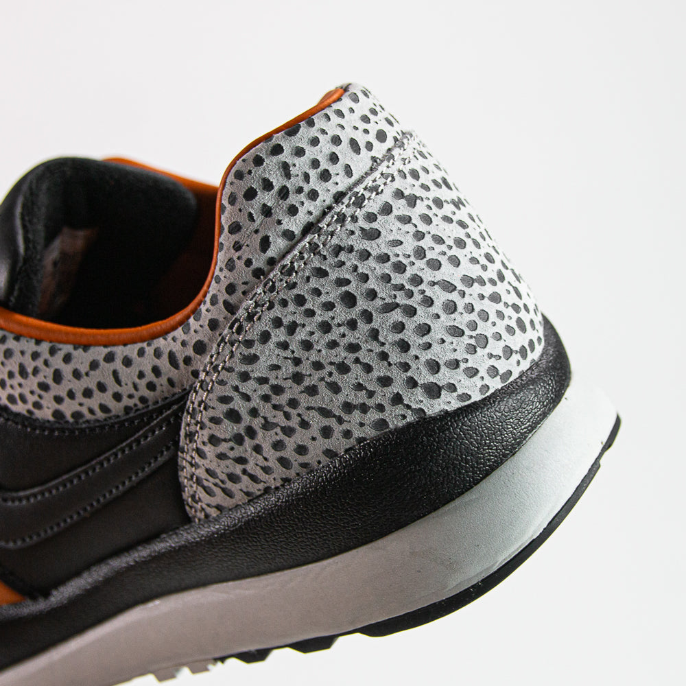 Air Safari (Black/Black-Monarch)