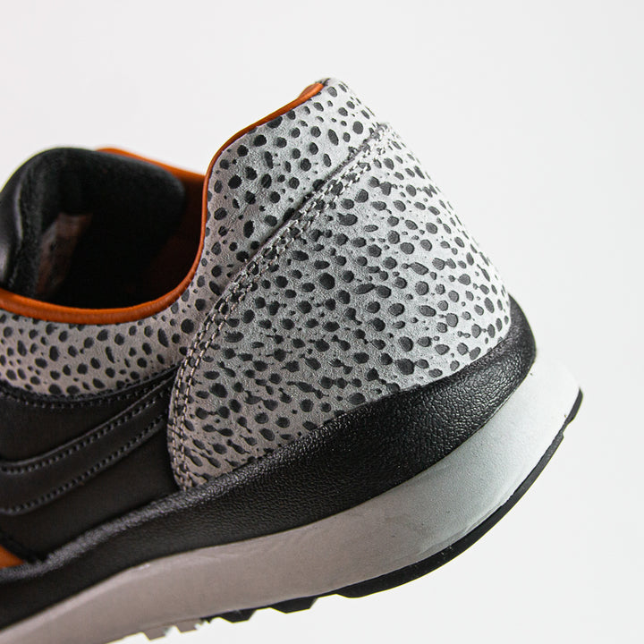 Air Safari (Black/Black-Monarch)