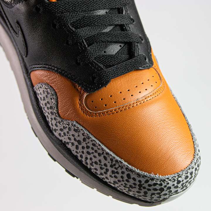 Air Safari (Black/Black-Monarch)