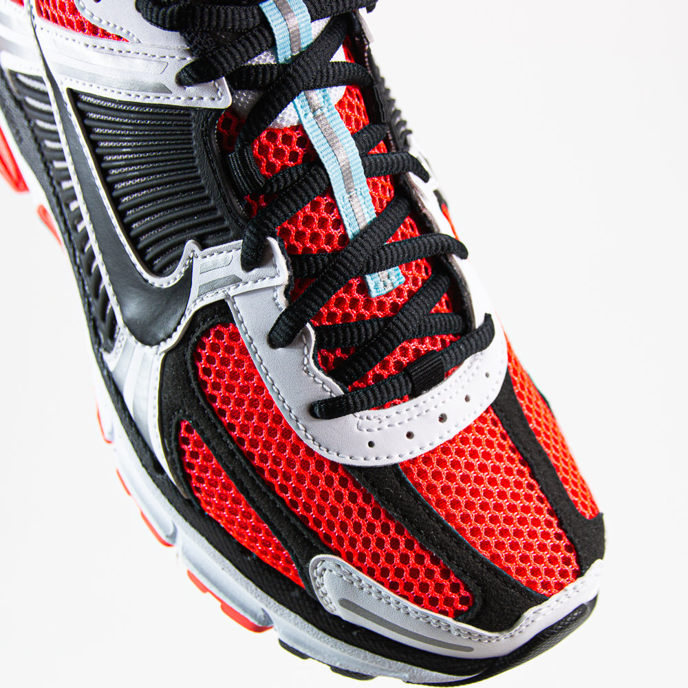 Zoom Vomero 5 SE (Bright Crimson/Black)