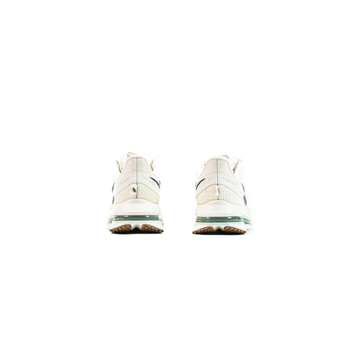 Pegasus Premium (Pale Ivory/Black Spruce)
