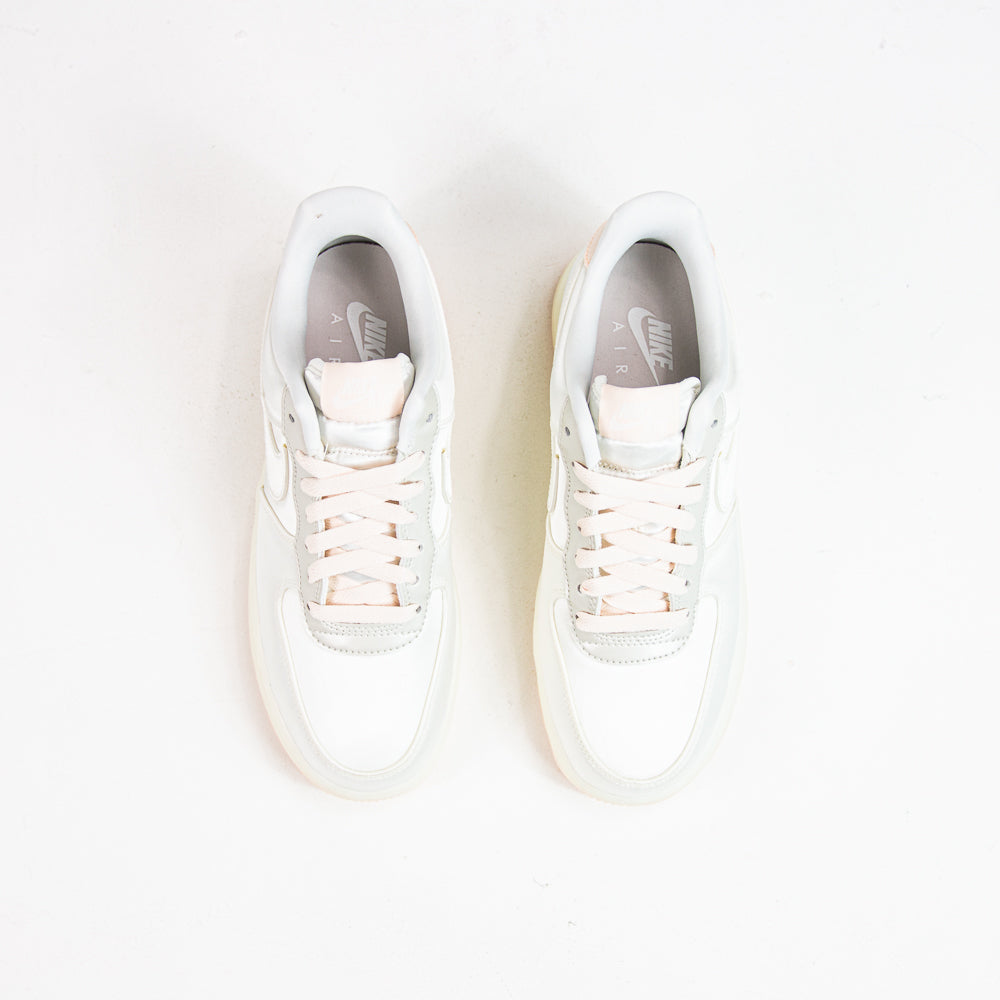 WMNS Air Force 1 ‘07 LV8 (Sail/Sail-Barely Orange)