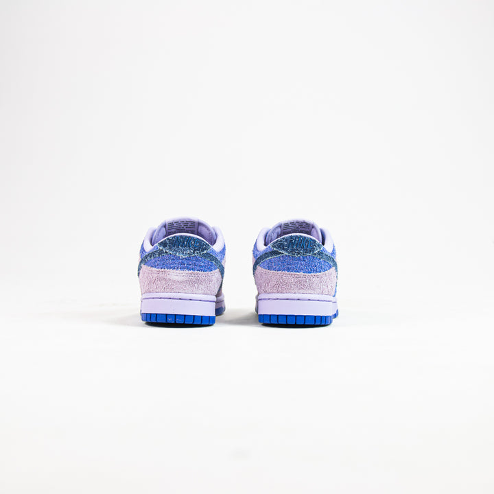 W Dunk Low SE (Hydrangeas/Deep Royal Blue)