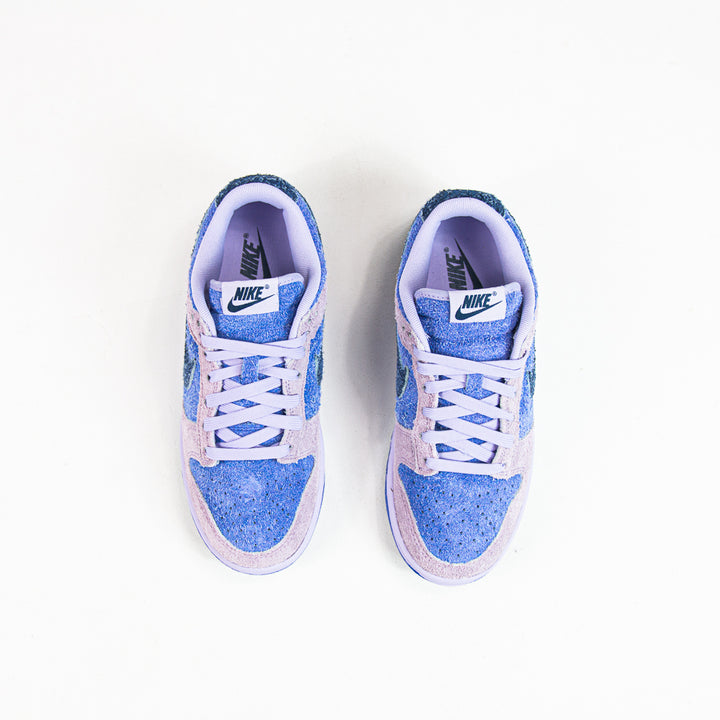 W Dunk Low SE (Hydrangeas/Deep Royal Blue)