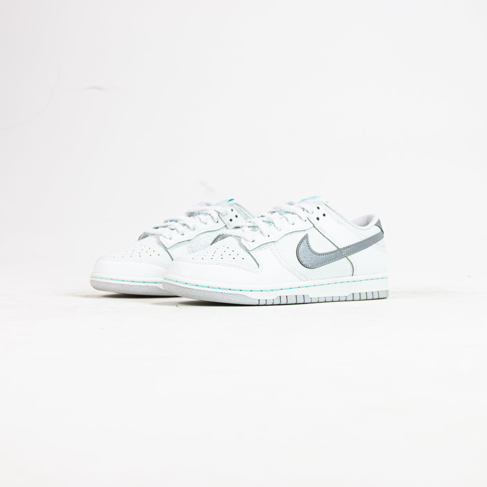 Dunk Low Retro SE (Summit White/Metallic Silver)