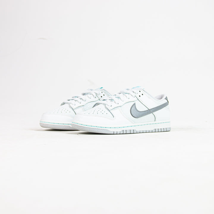 Dunk Low Retro SE (Summit White/Metallic Silver)