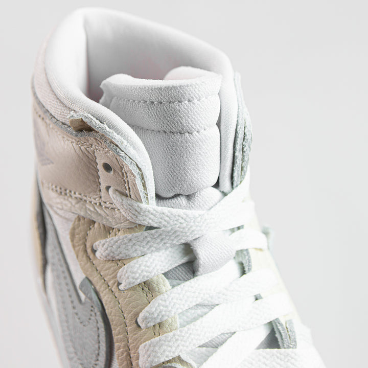 Wmns Air Jordan 1 MM High (White/Pure Platinum-Sail)