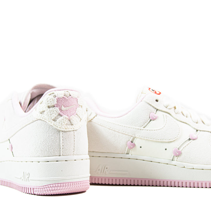 Wmns Nike Air Force 1 ’07 LX (Sail/Sail/Pink Foam)