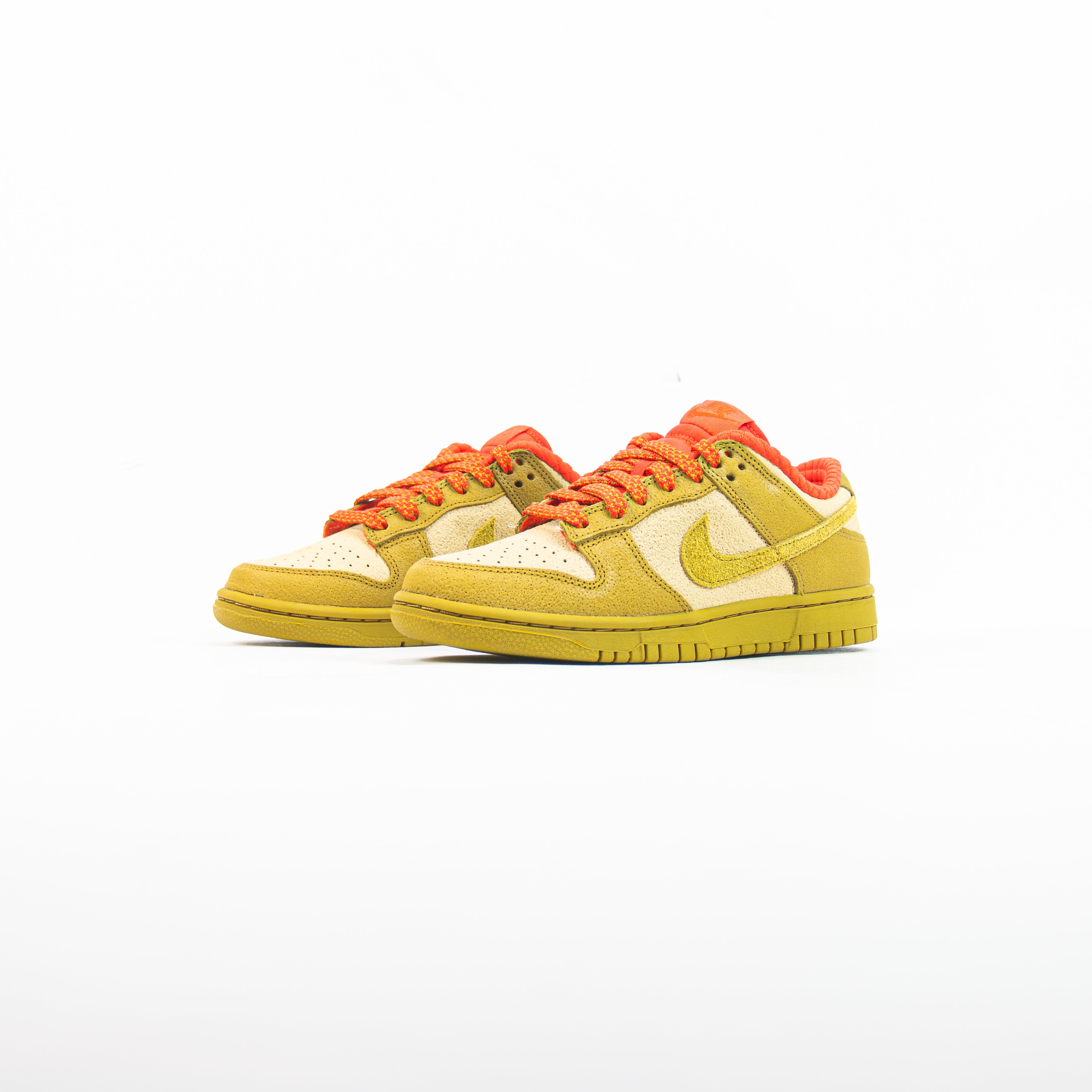 WMNS Dunk Low (Sesame/Bronzine/Picante Red) – Corporate