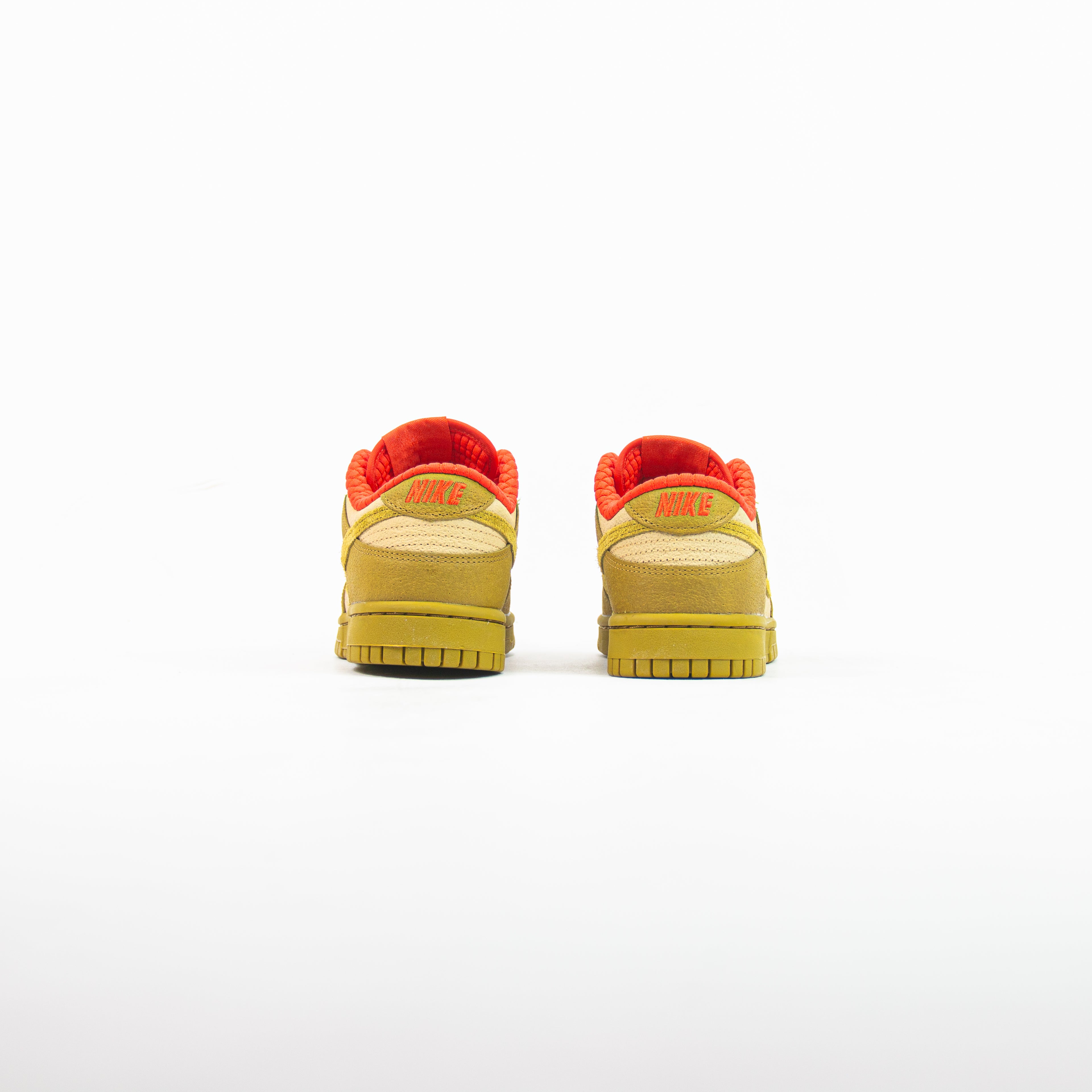 WMNS Dunk Low (Sesame/Bronzine/Picante Red) – Corporate