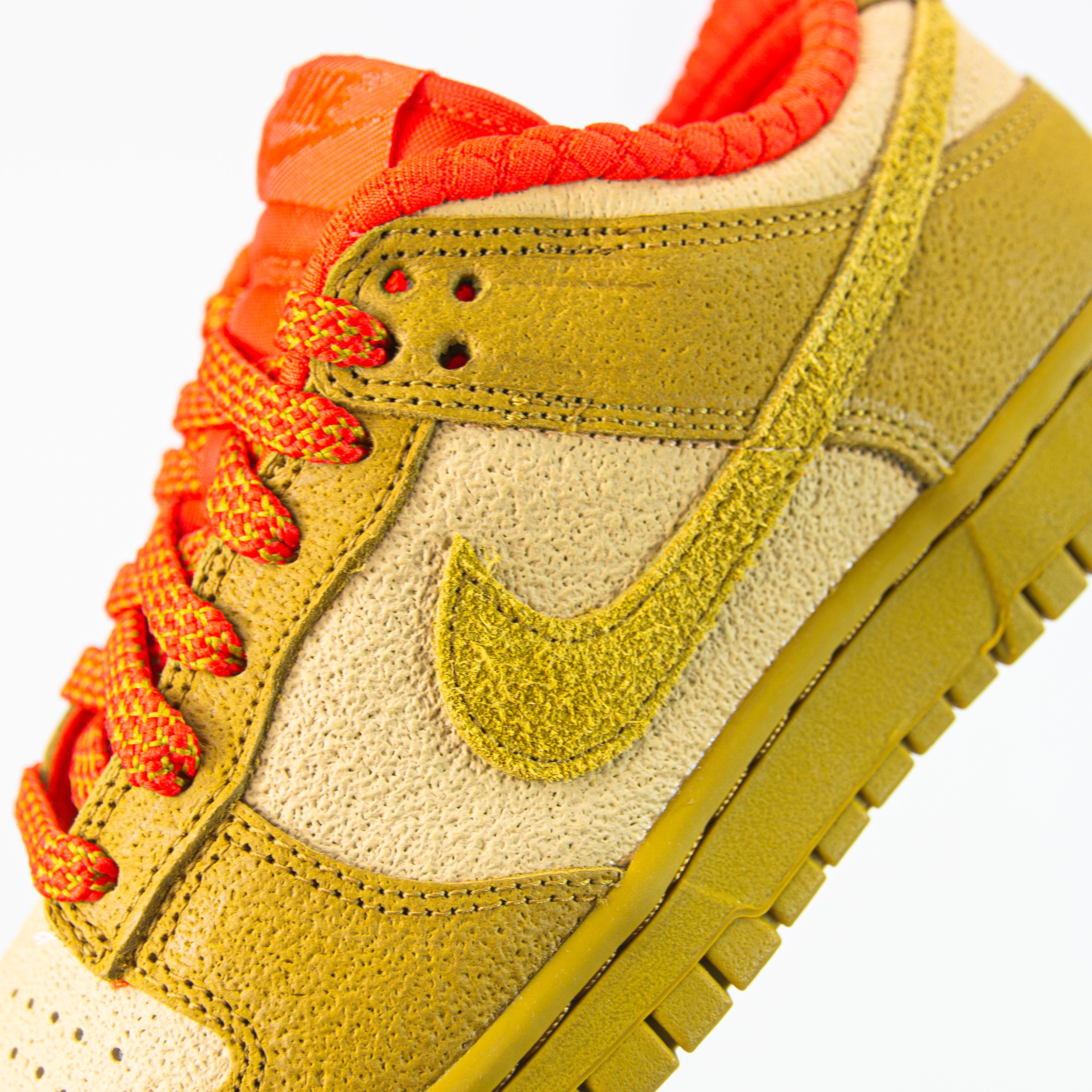 WMNS Dunk Low (Sesame/Bronzine/Picante Red) – Corporate