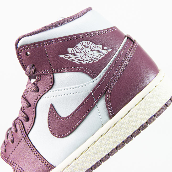Wmns Air Jordan 1 Mid (Pure Platinum/Sky J Muave-Sail)