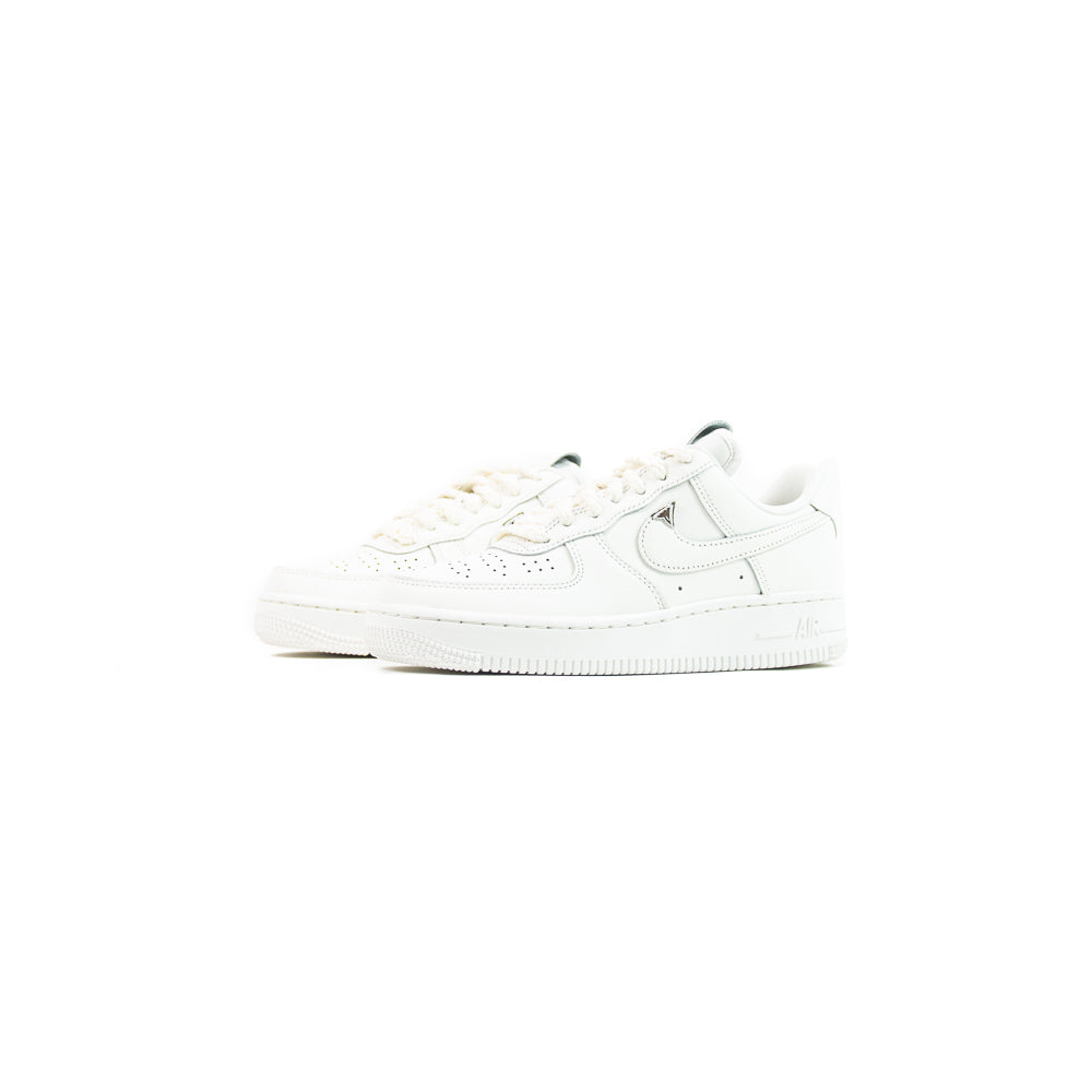 WMNS Air Force 1 '07 LV8 (Sail/Sail-Metallic Silver)