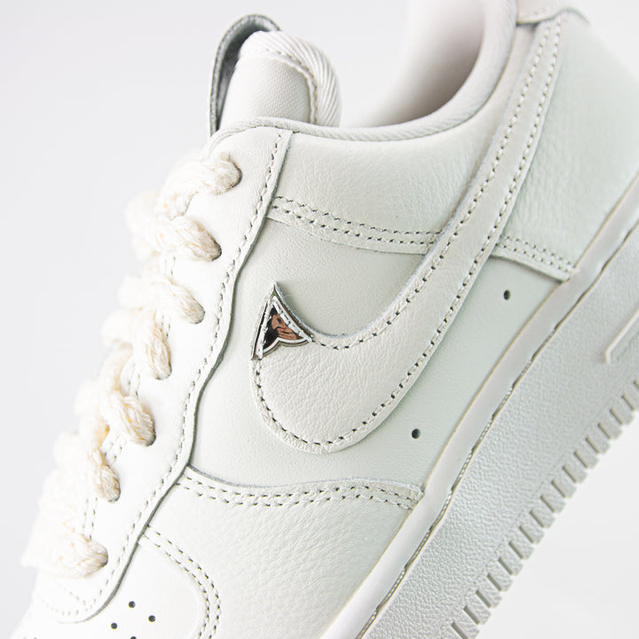 WMNS Air Force 1 '07 LV8 (Sail/Sail-Metallic Silver)