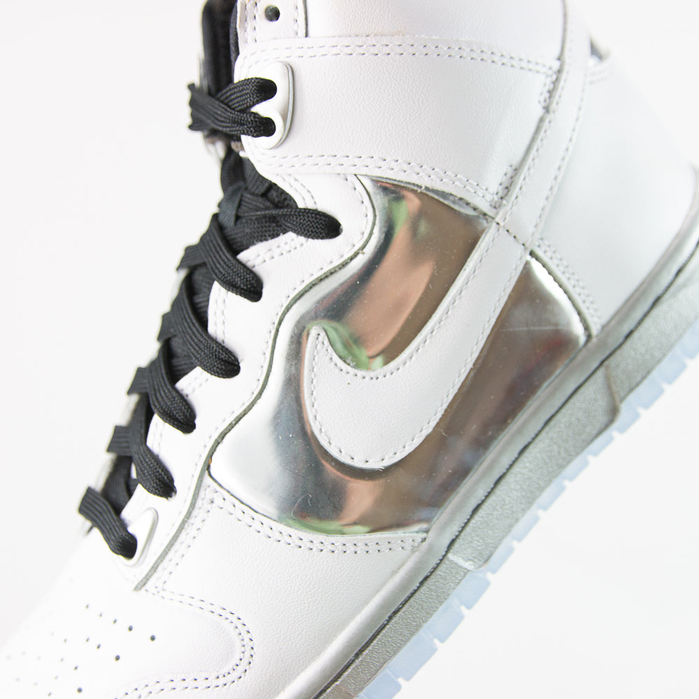 W Dunk High SE (White/White-Metallic Silver)