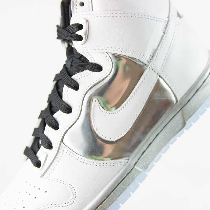W Dunk High SE (White/White-Metallic Silver)