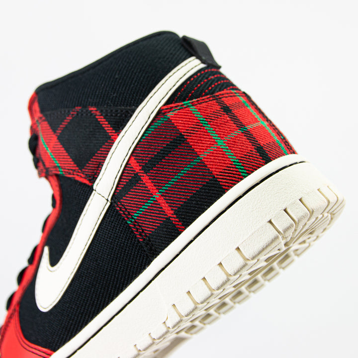 Dunk Hi Retro SE (Black/Pale Ivory)