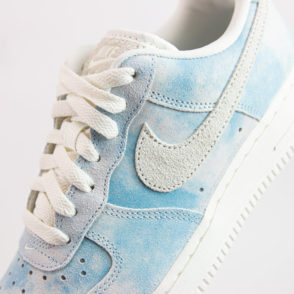 WMNS Air Force 1 '07 SE (Celestine Blue/Sail)