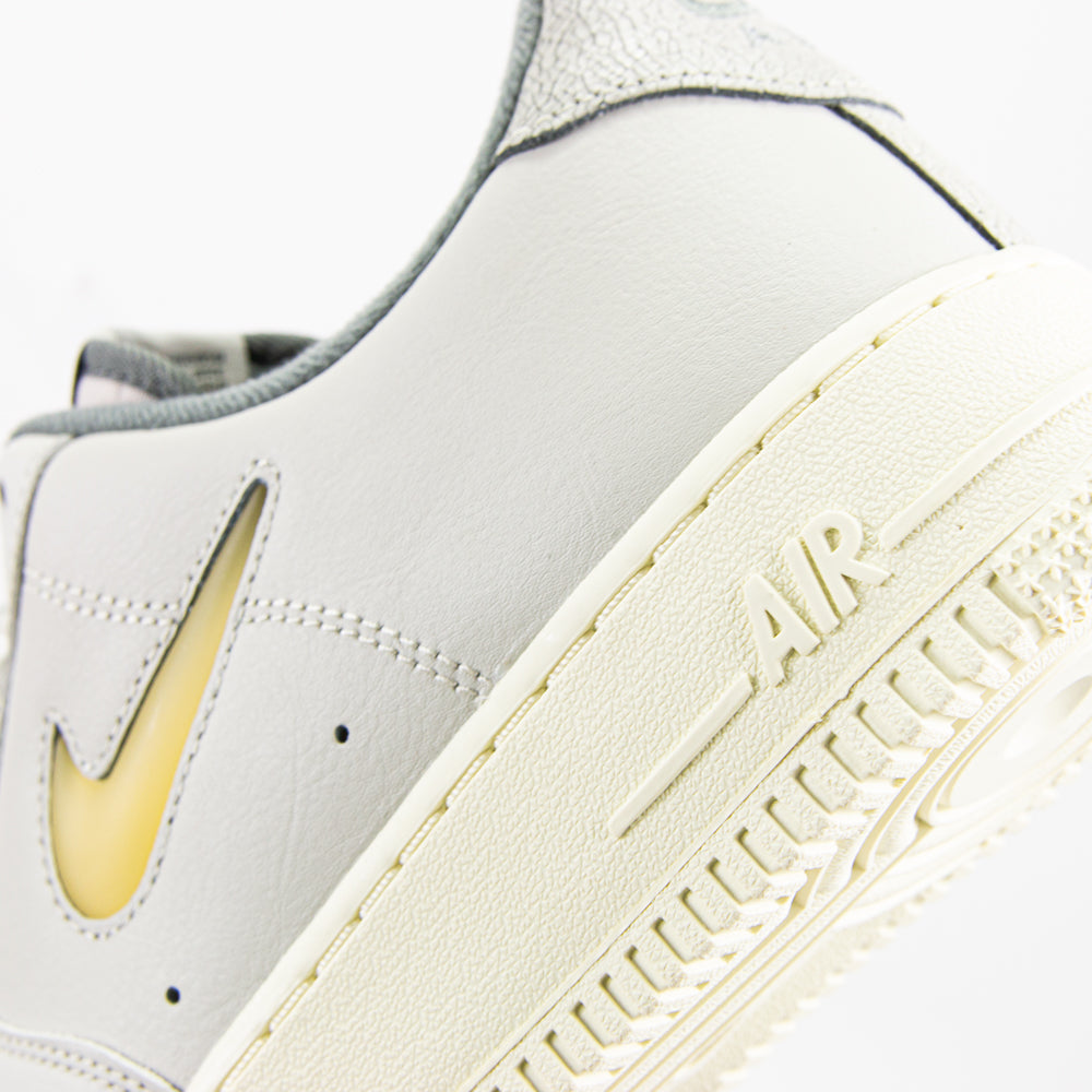 Air Force 1 '07 LX (Light Bone/Pale Vanilla)