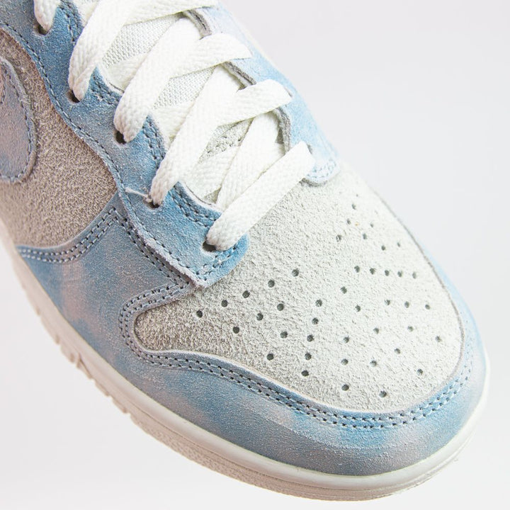 WMNS Nike Dunk High SE (Celestine Blue/Sail)